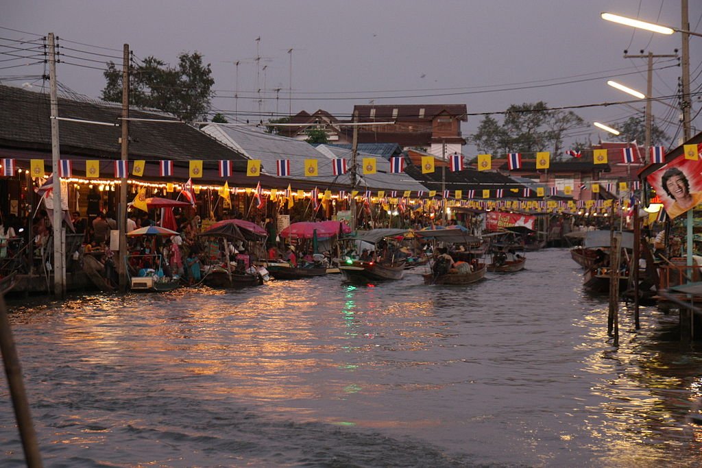 Amphawa_floating_market_Floating_markets_thailand_Bangkok