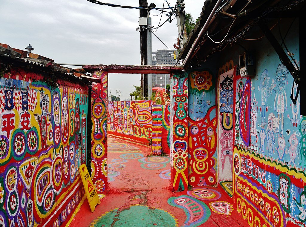 Painted walls_Rainbow village